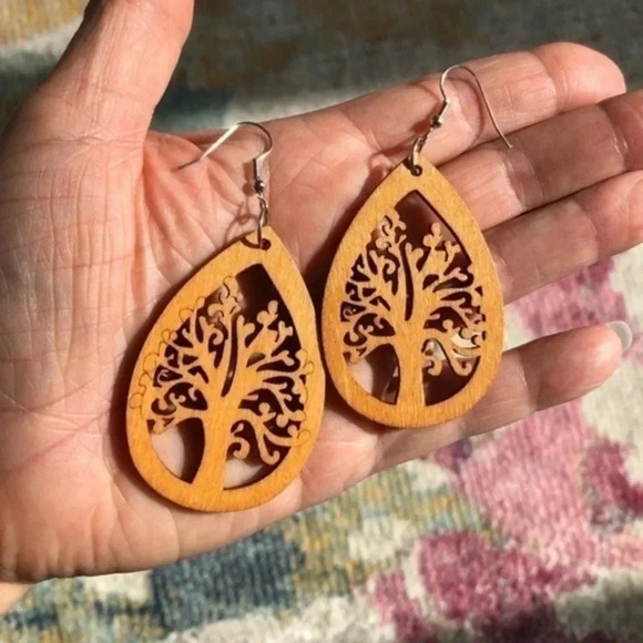 Laser Cut Wood Wooden Tree In Teardrop Earrings NWT - Picture 1 of 3